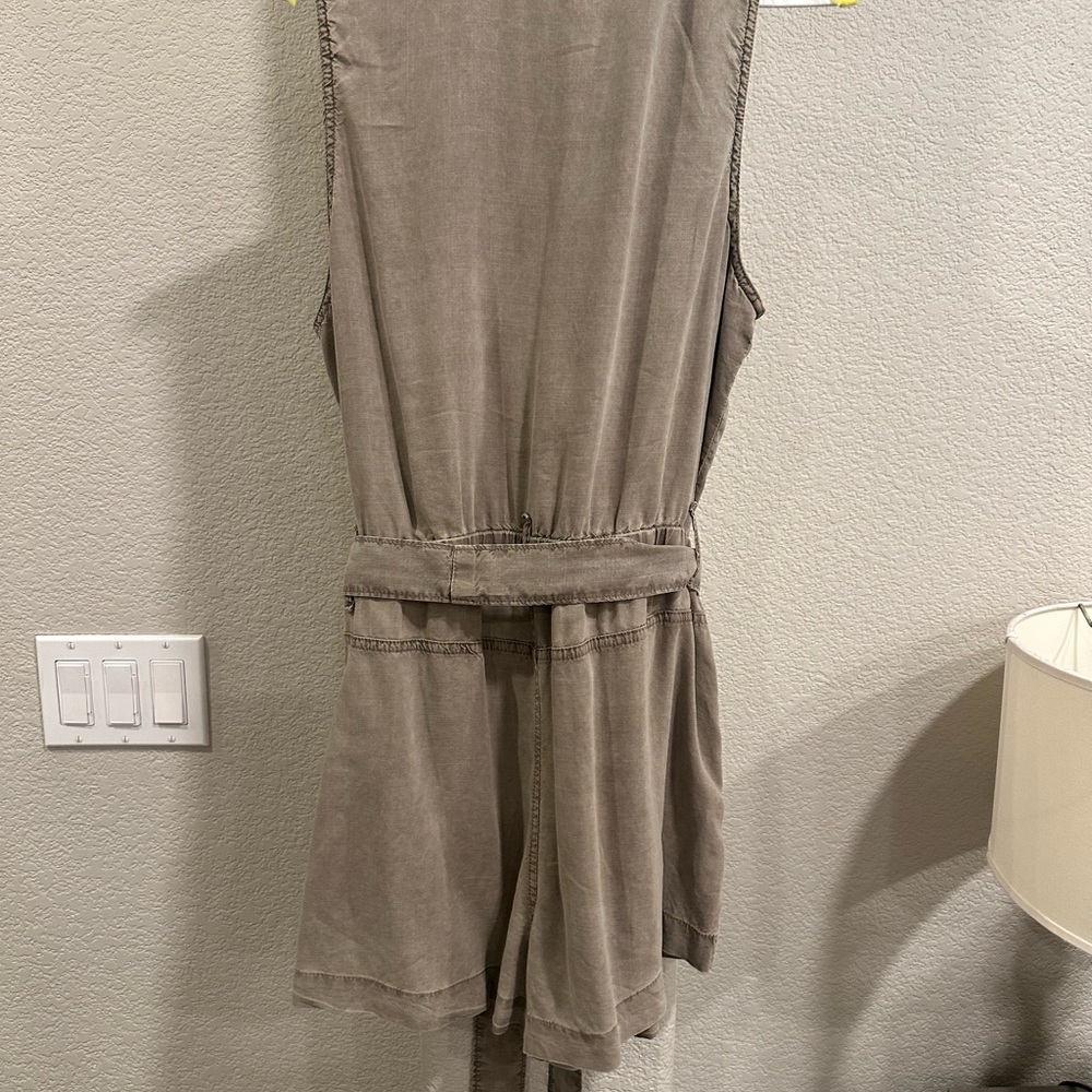 Bella Dahl Olive Green Sleeveless Romper - Picture 6 of 7
